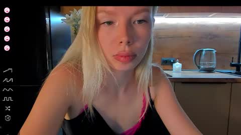 Olivia 3 online show from June 22, 9:37 pm