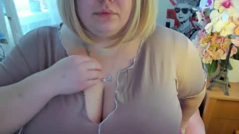 Olivia Gold online show from March 4, 11:30 am