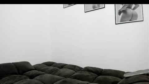 Olivia Collins online show from August 3, 1:29 pm