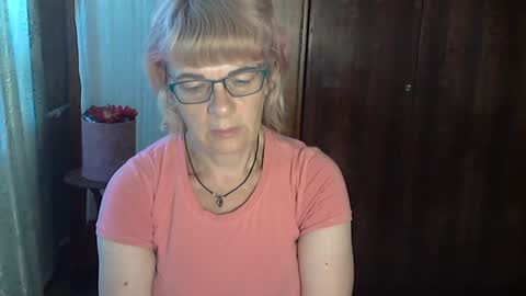 Olivia Mia online show from August 3, 1:07 pm