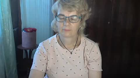 Olivia Mia online show from August 6, 12:37 pm