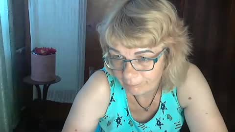 Olivia Mia online show from August 7, 12:49 pm