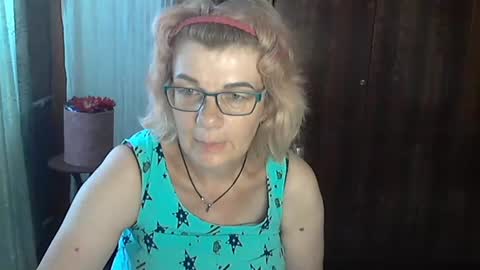Olivia Mia online show from August 8, 2:06 pm