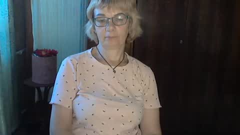 Olivia Mia online show from August 12, 2:52 pm