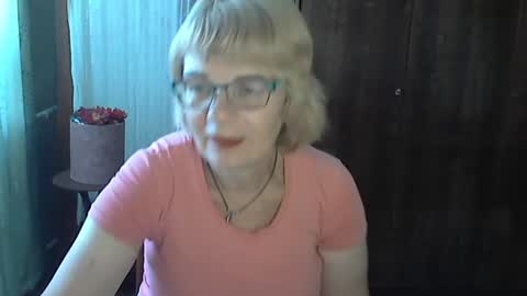 Olivia Mia online show from August 13, 7:55 am