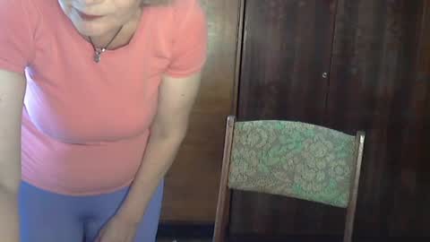 Olivia Mia online show from August 13, 9:01 am
