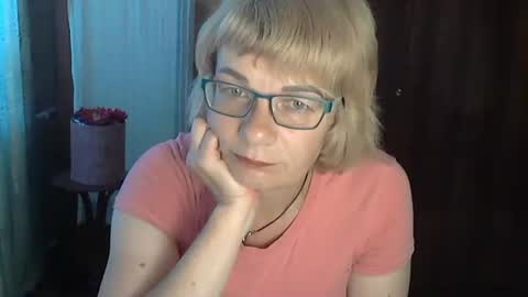 Olivia Mia online show from August 13, 2:42 pm