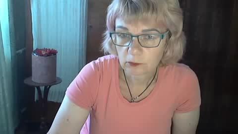 Olivia Mia online show from August 14, 10:30 am