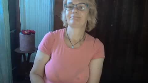 Olivia Mia online show from August 16, 10:30 am