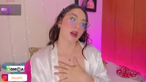 olivia_s19 online show from July 28, 5:35 am
