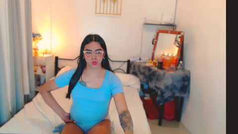 olivia_xxo online show from August 12, 12:13 am