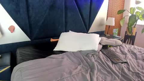 oliviacollinns online show from August 14, 7:28 pm
