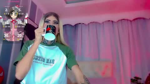 oliviahot01 online show from August 8, 12:38 pm