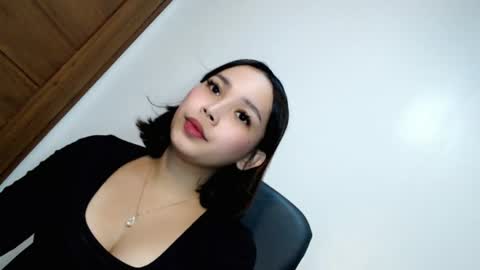 oliviahutton online show from July 30, 9:49 am