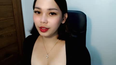 oliviahutton online show from July 30, 12:34 pm