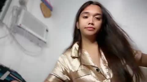 OLIVIA NICOLE online show from July 23, 12:07 pm