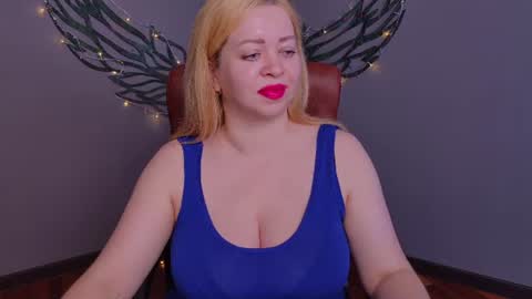 Oliviaverr online show from August 12, 8:38 am