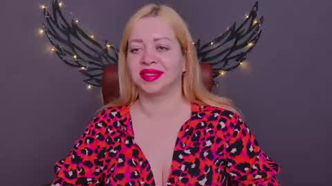 Oliviaverr online show from August 12, 5:04 pm