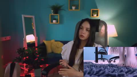 oliviaweles online show from August 5, 1:31 pm