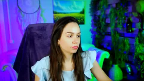 oliviaweles online show from August 7, 9:20 am