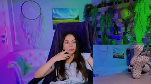 oliviaweles online show from August 7, 12:49 pm