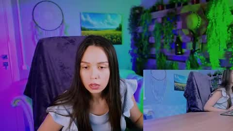oliviaweles online show from August 7, 3:12 pm