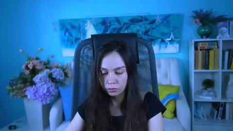 oliviaweles online show from August 9, 8:15 am