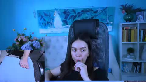 oliviaweles online show from August 9, 9:21 am