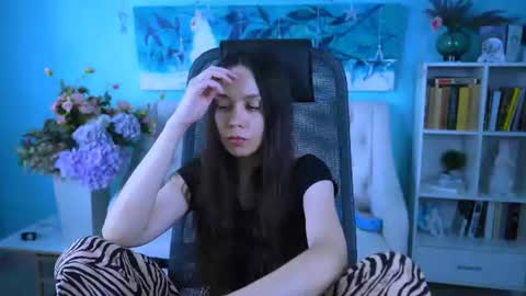 oliviaweles online show from August 9, 12:39 pm