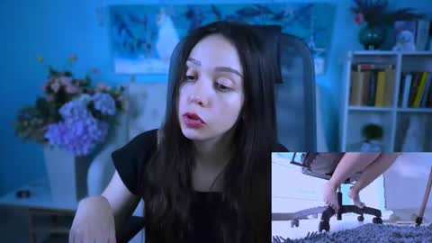 oliviaweles online show from August 9, 3:02 pm