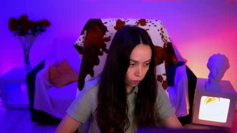 oliviaweles online show from August 13, 8:06 am