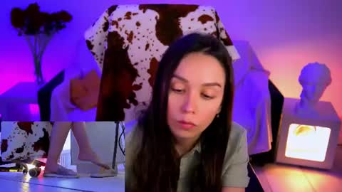 oliviaweles online show from August 13, 10:18 am