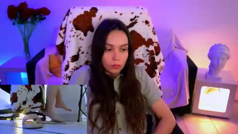oliviaweles online show from August 13, 12:30 pm