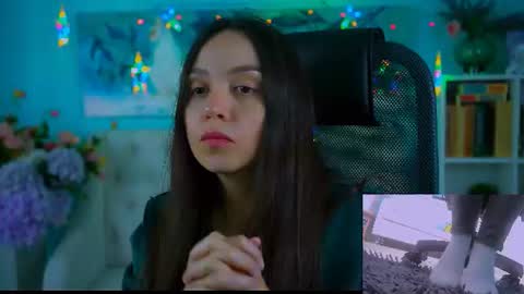 oliviaweles online show from August 15, 9:24 am