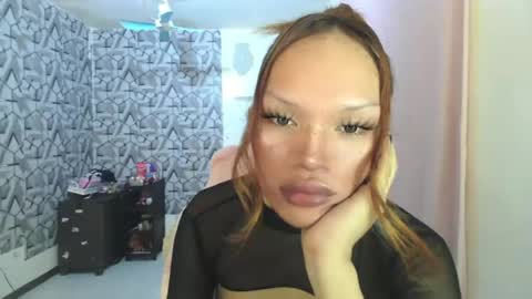 oliviaxox_1 online show from August 8, 5:35 pm