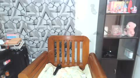 oliviaxox_1 online show from August 16, 1:09 am