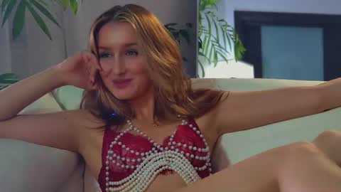Miss Omelia online show from August 8, 6:52 pm