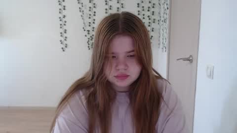 melly online show from June 25, 8:17 am