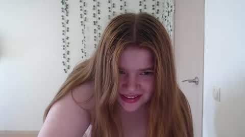 melly online show from June 25, 9:23 am