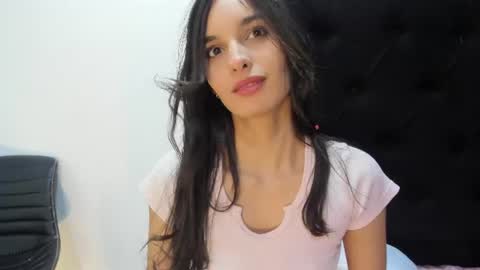 Laura online show from August 8, 8:53 pm