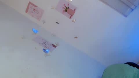 jessy online show from August 11, 9:33 am