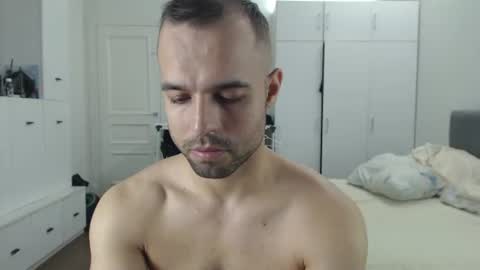 onebestlover online show from August 9, 10:05 am