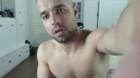 onebestlover online show from August 9, 5:47 pm