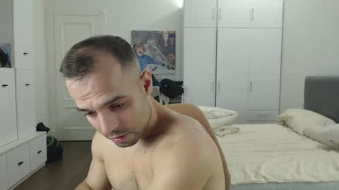 onebestlover online show from August 11, 8:49 am