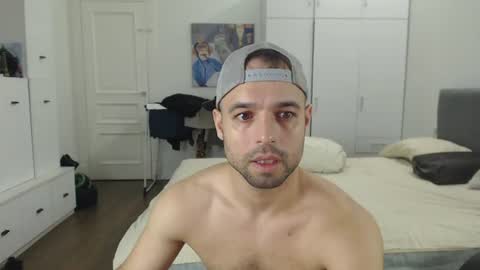 onebestlover online show from August 13, 7:44 am