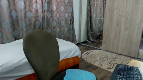 oneboy1x1 online show from July 30, 1:18 pm