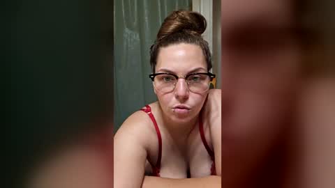 onehotmama27 online show from August 10, 5:03 pm