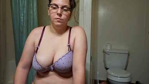 onehotmama27 online show from August 13, 2:14 am