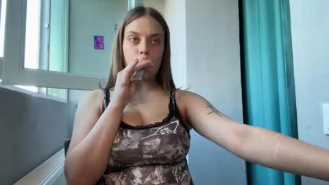 Mia online show from July 13, 3:40 pm