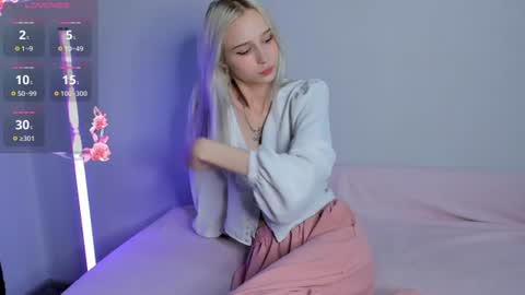 Gwen online show from August 10, 8:21 pm